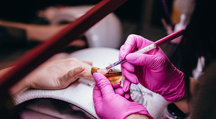 manicure hybrydowy