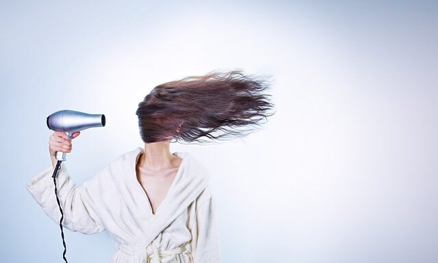 Czy wyrywanie włosów pęsetą jest dobre?