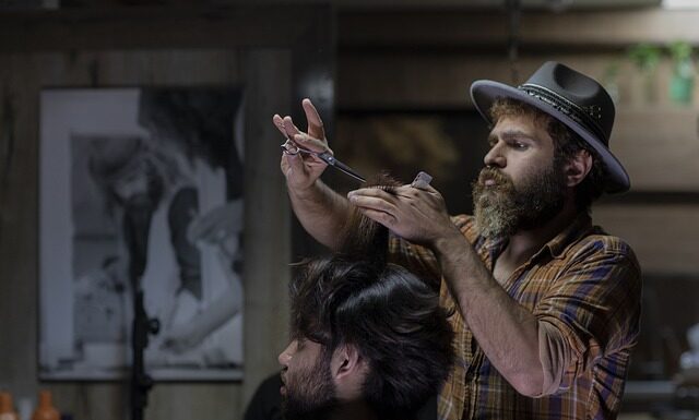 Czy fryzjerzy dezynfekują grzebienie?