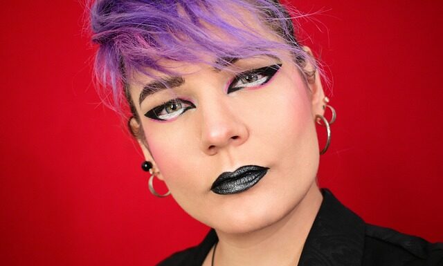 Czy kredka do oczu to to samo co eyeliner?