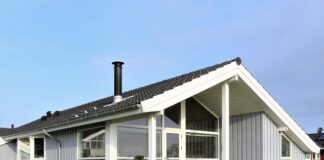 Jak pomalować paznokcie pod same skórki?