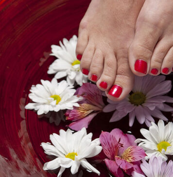 Zielona bakteria na paznokciu